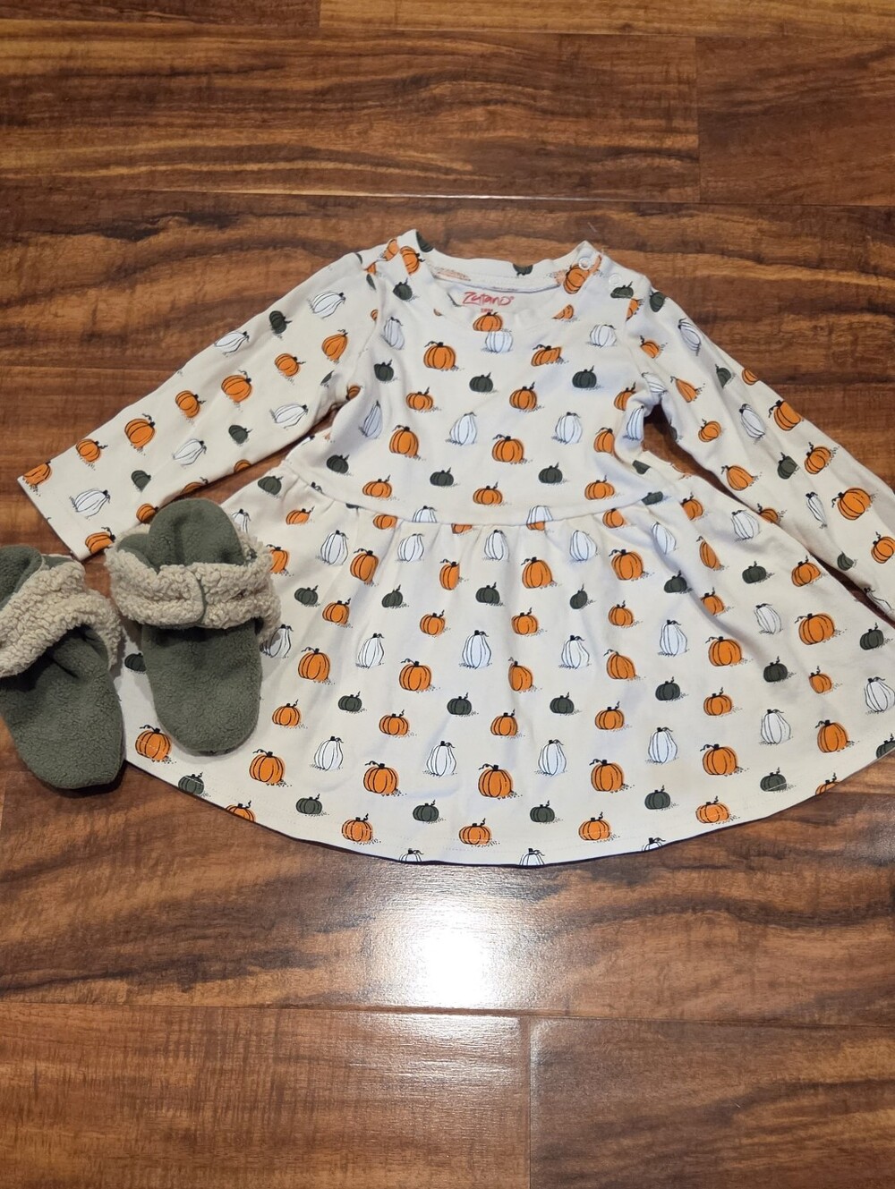 Zutano EUC 12-18 months pumpkin print swing dress and fleece booties